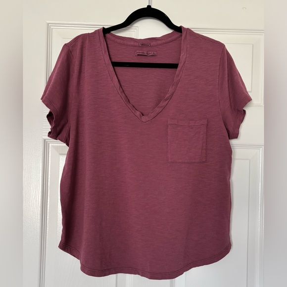 Abercrombie & Fitch V-Neck Boyfriend Tee Women’s size L Berry - Picture 1 of 7